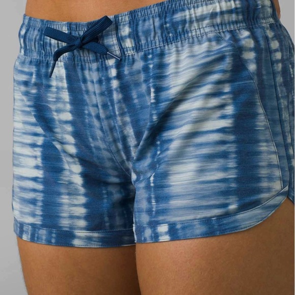 ⭐️ Prana Mariya Blue 2.5” Shorts Size Medium NWOT - Picture 1 of 7